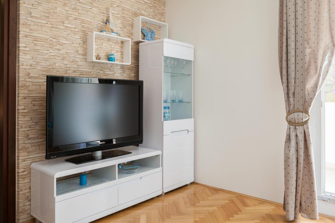 Free Private Garage Leilighet Split